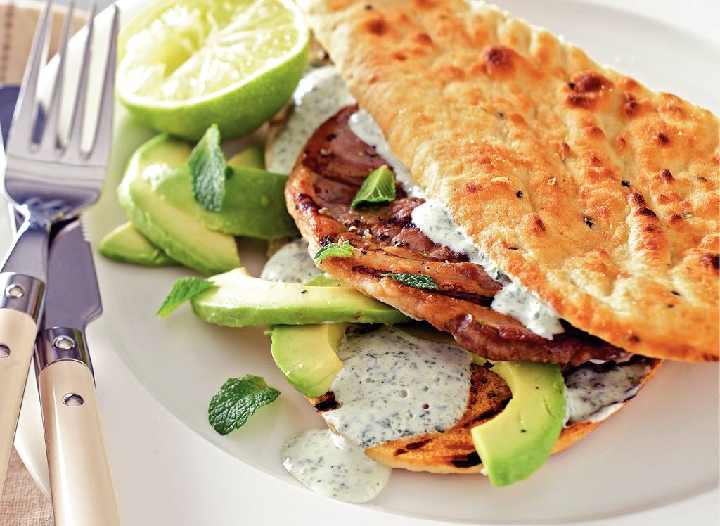 Naanbrood Met Gegrild Lamsvlees Avocado En Munt Recept Allerhande Albert Heijn