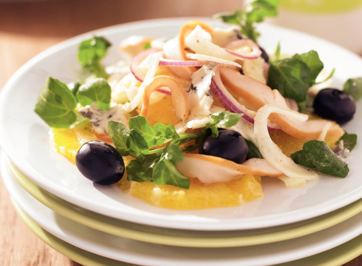 Sinaasappelsalade met venkel en gerookte kip