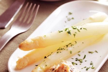 Asperges met ansjovisboter