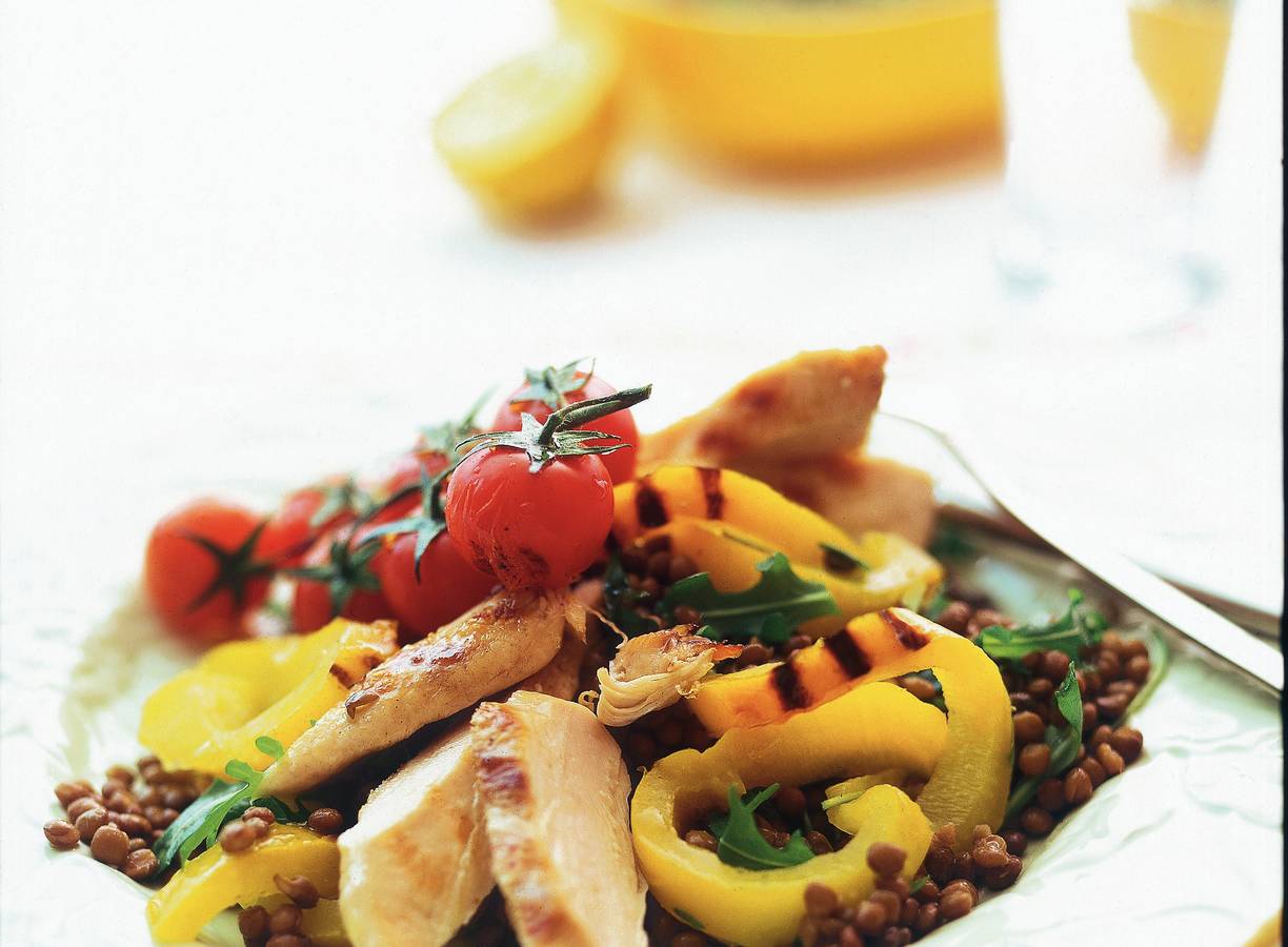 Linzensalade met gegrilde citroenkip