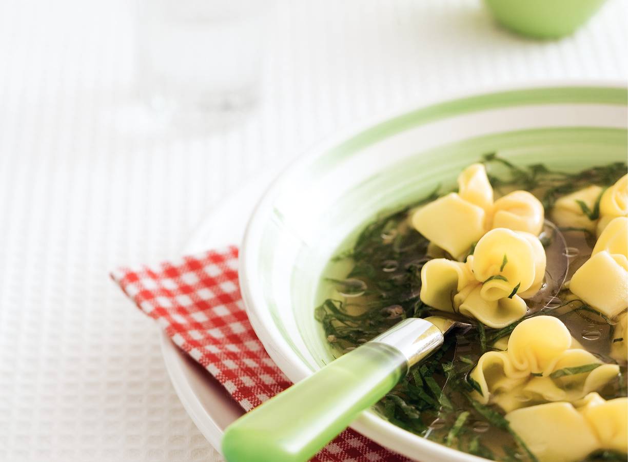 Citroenbouillon met gevulde pasta