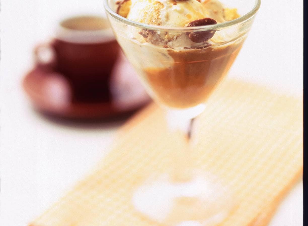 Karamelijs met espresso