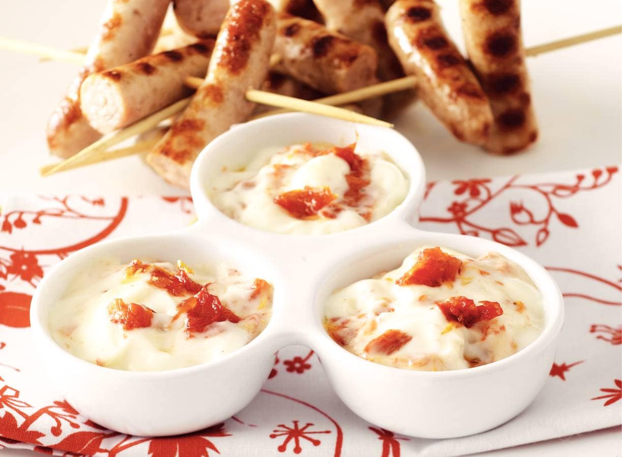 Gegrilde worstjes met tomatendip