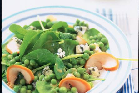 Salade met gerookte kip en doperwtjes
