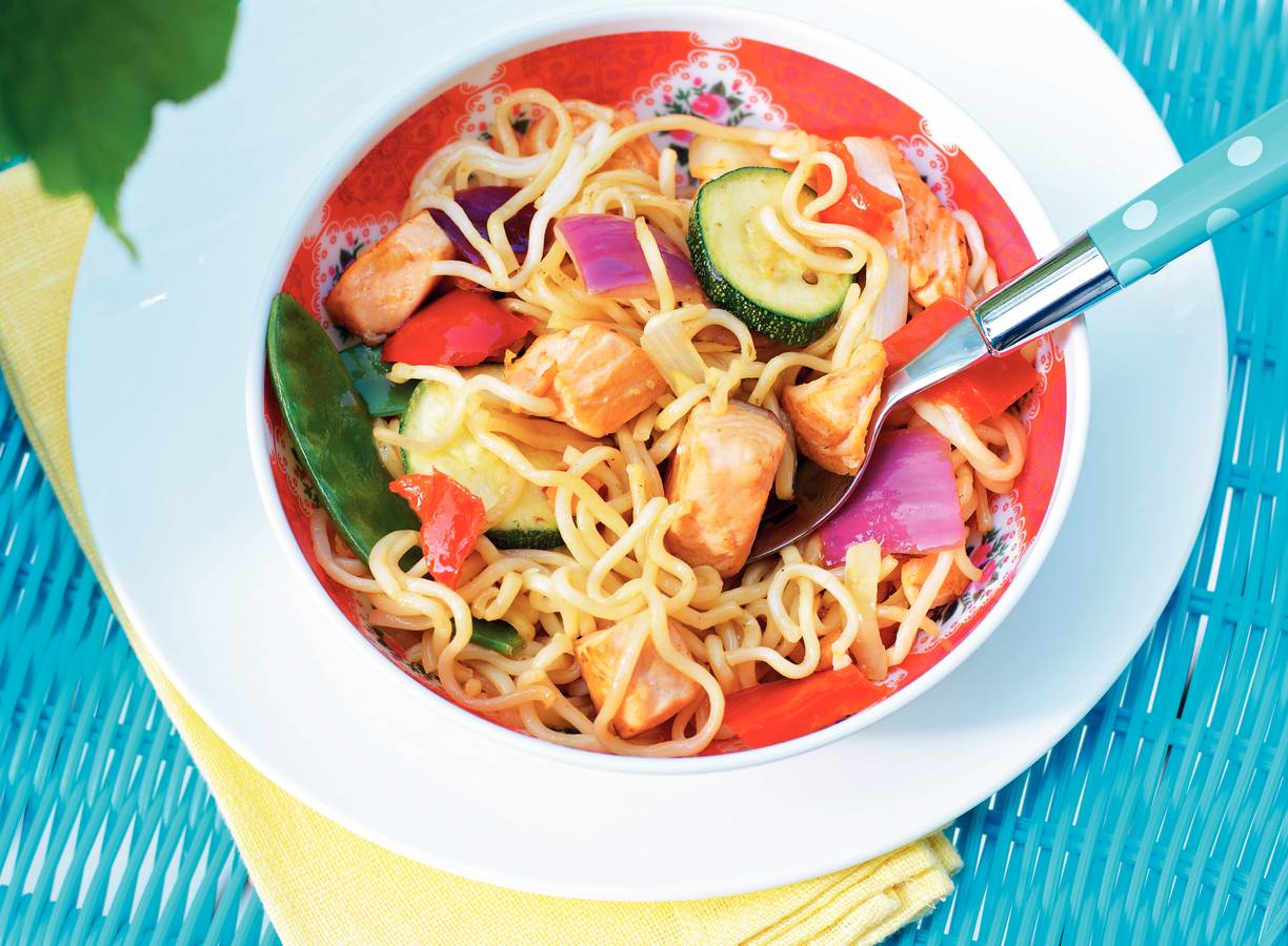 Japanse wokschotel met zalm