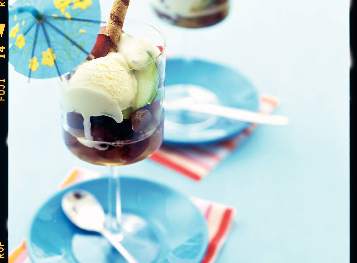 IJs met fruit en vruchtensap