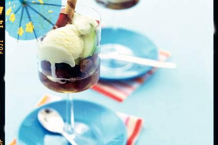 IJs met fruit en vruchtensap