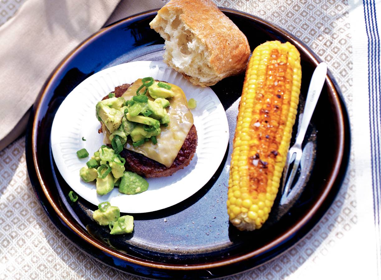 Hamburgers met avocadosalsa
