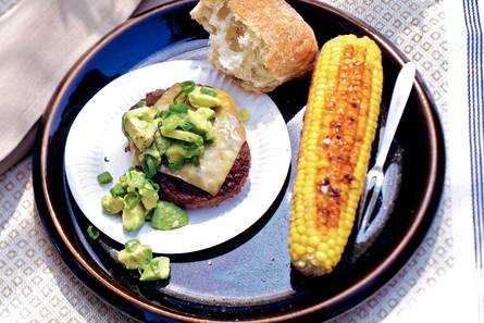 Hamburgers met avocadosalsa
