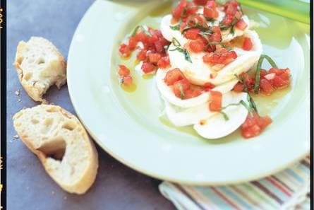 Mozzarella met pittige tomatensaus