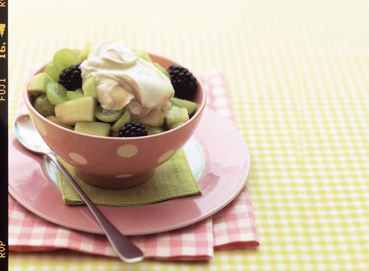 Fruitsalade met honingyoghurt