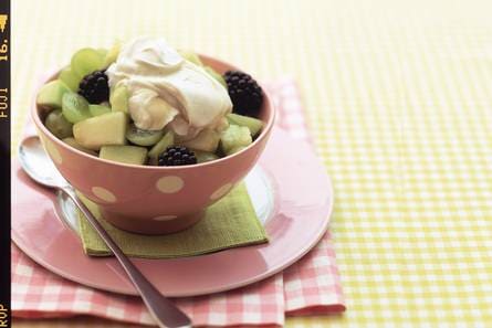 Fruitsalade met honingyoghurt