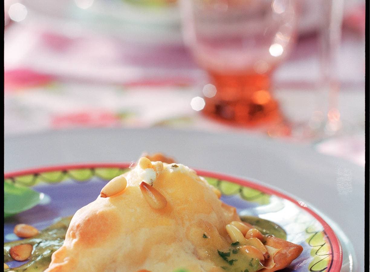 Filopakketjes met geitenkaas en basilicumdressing