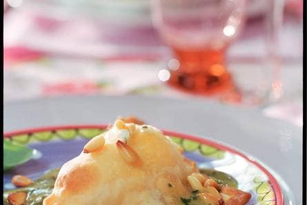 Filopakketjes met geitenkaas en basilicumdressing