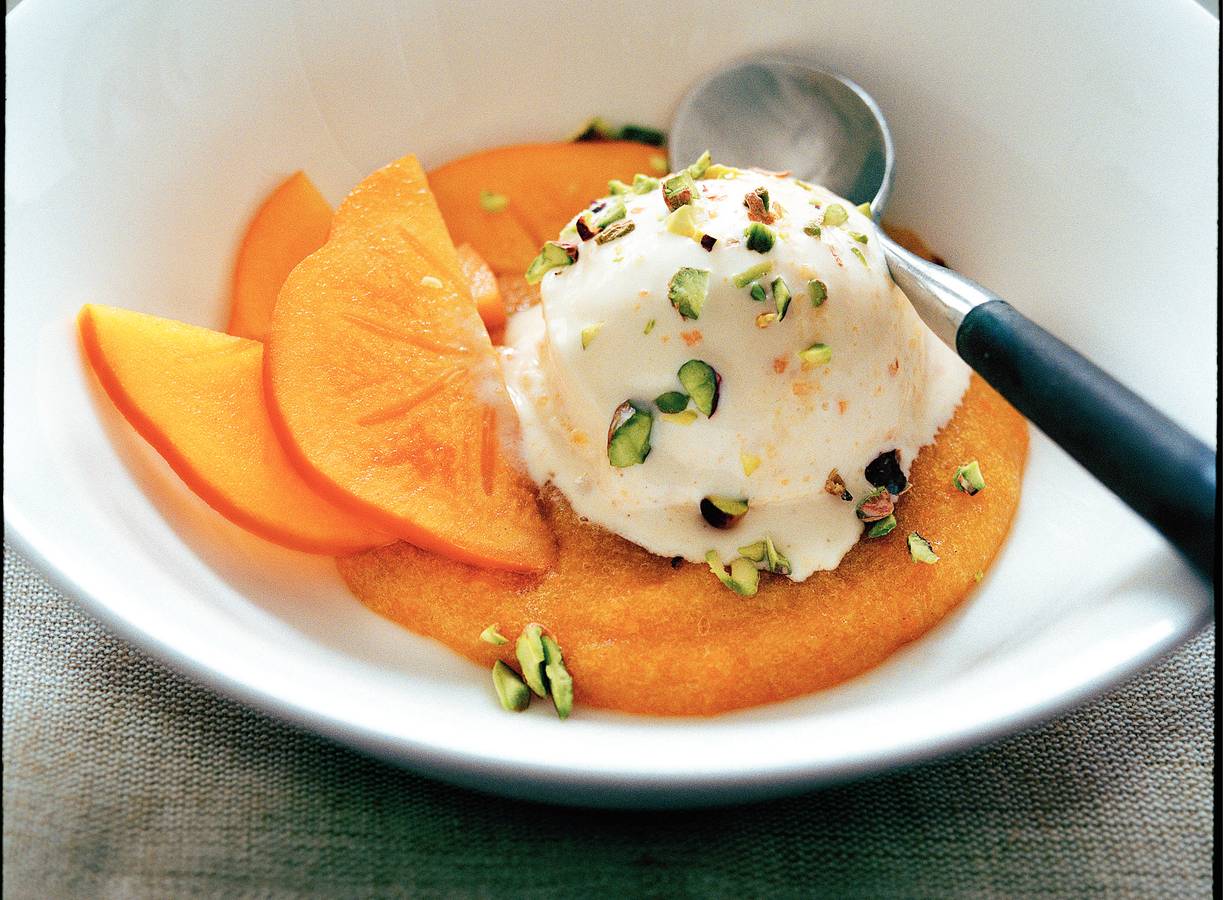 Kaki-ijs met honing en yoghurt