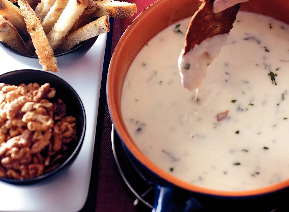 Geitenkaasfondue met walnoten