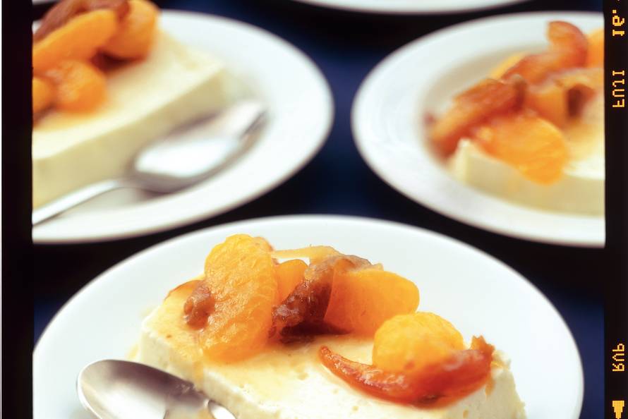 Panna cotta met clementines en dadels