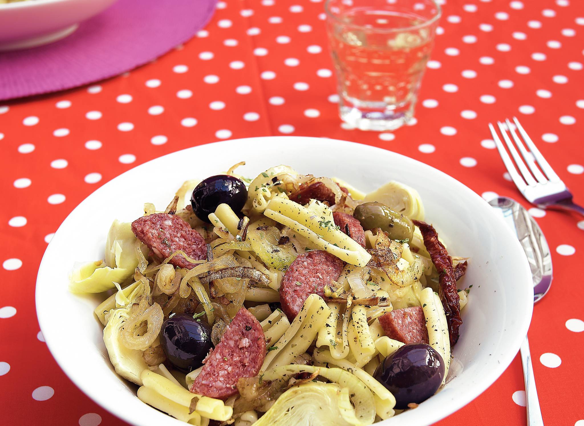 Pasta met salami en artisjok recept Allerhande Albert Heijn