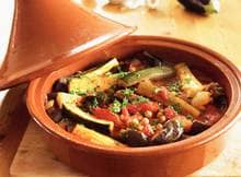 Er bestaan honderden varianten van de Marokkaanse tajine, maar deze variant met gegrild vlees is wel héél lekker.