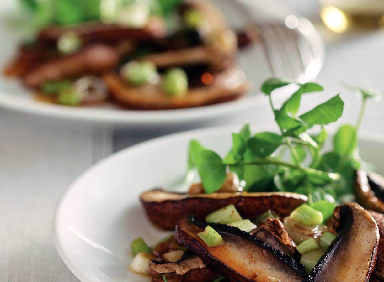 Salade van portobello met kruidige sojadressing