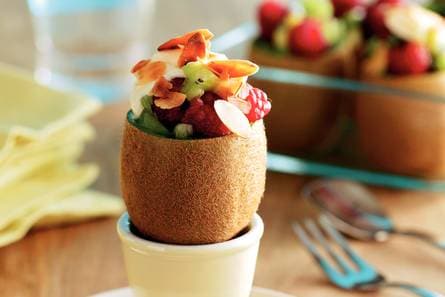 Kiwi's met fruitsalade en vanillekwark