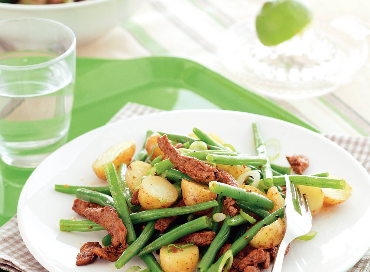 Lauwwarme aardappelmaaltijdsalade