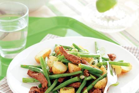 Lauwwarme aardappelmaaltijdsalade