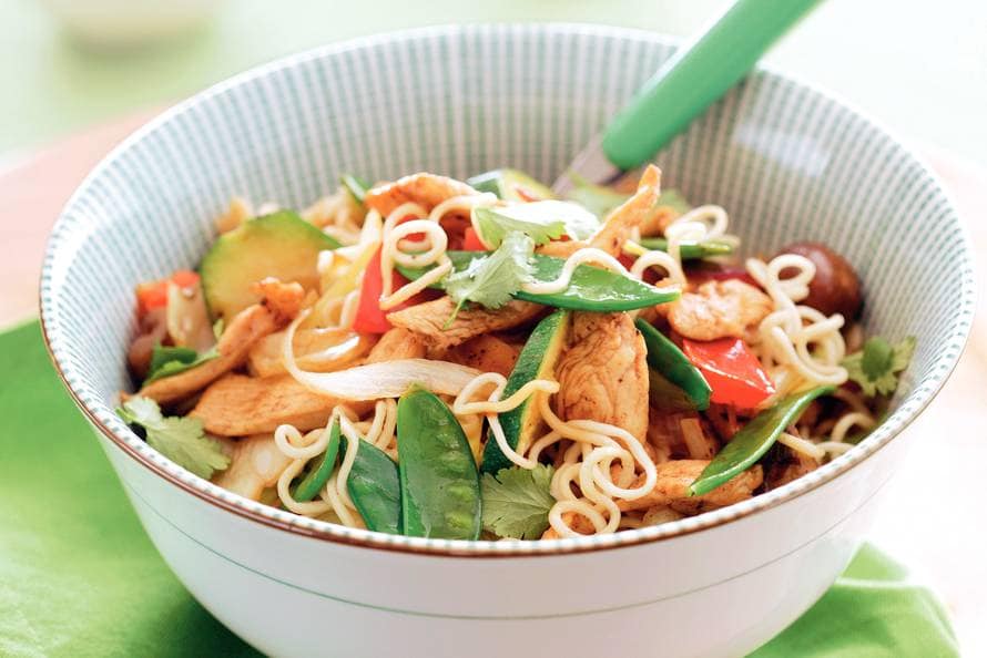 recept noedels met wokgroenten en kip recept noedels met wokgroenten en kip