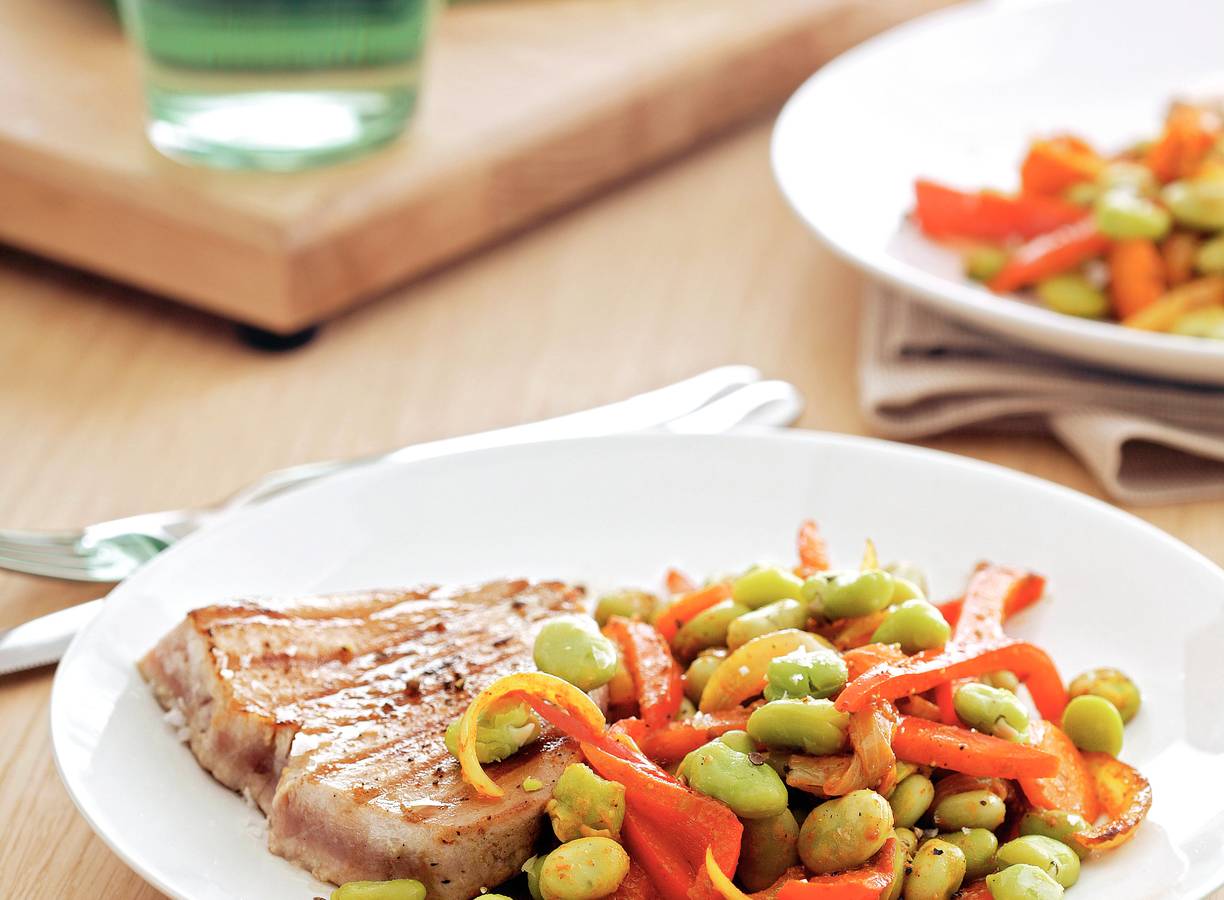 Tonijnsteak met pittige roerbakgroenten