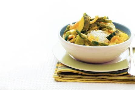 Groene groentecurry met geurige rijst