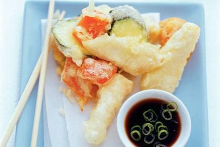 Tempura van tilapia en zomergroenten