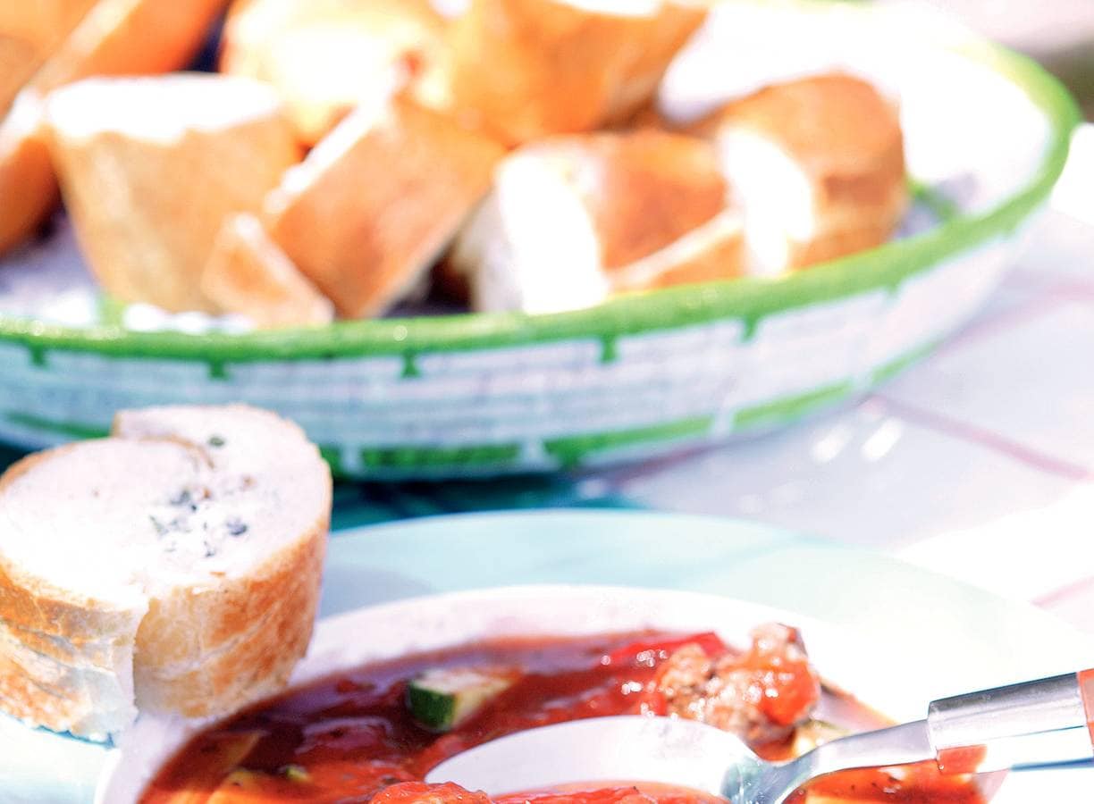 Tomatensoep met kruidenricottarepen