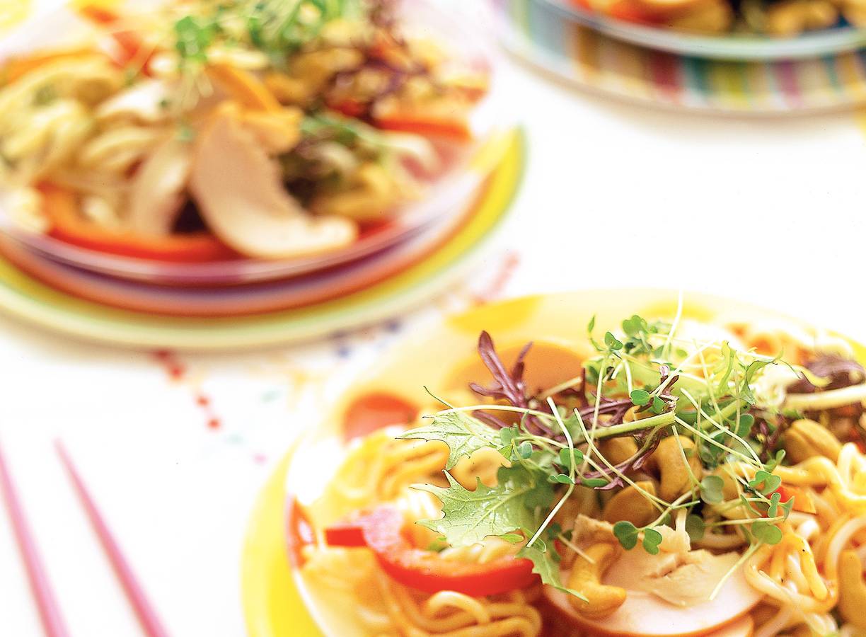 Pittige oosterse noedelsalade