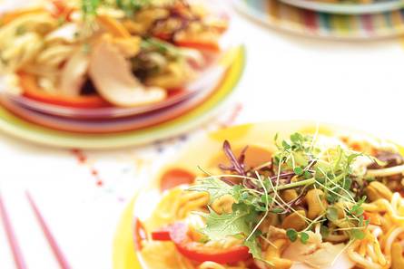 Pittige oosterse noedelsalade