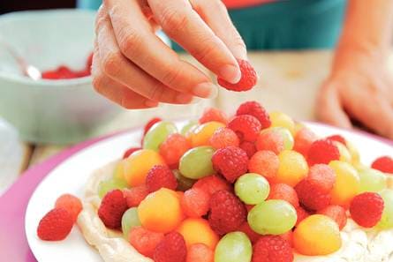 Meringue met meloen en frambozen