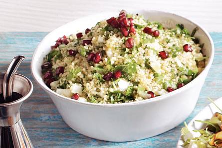 Marokkaanse couscous met verse kruiden en granaatappel