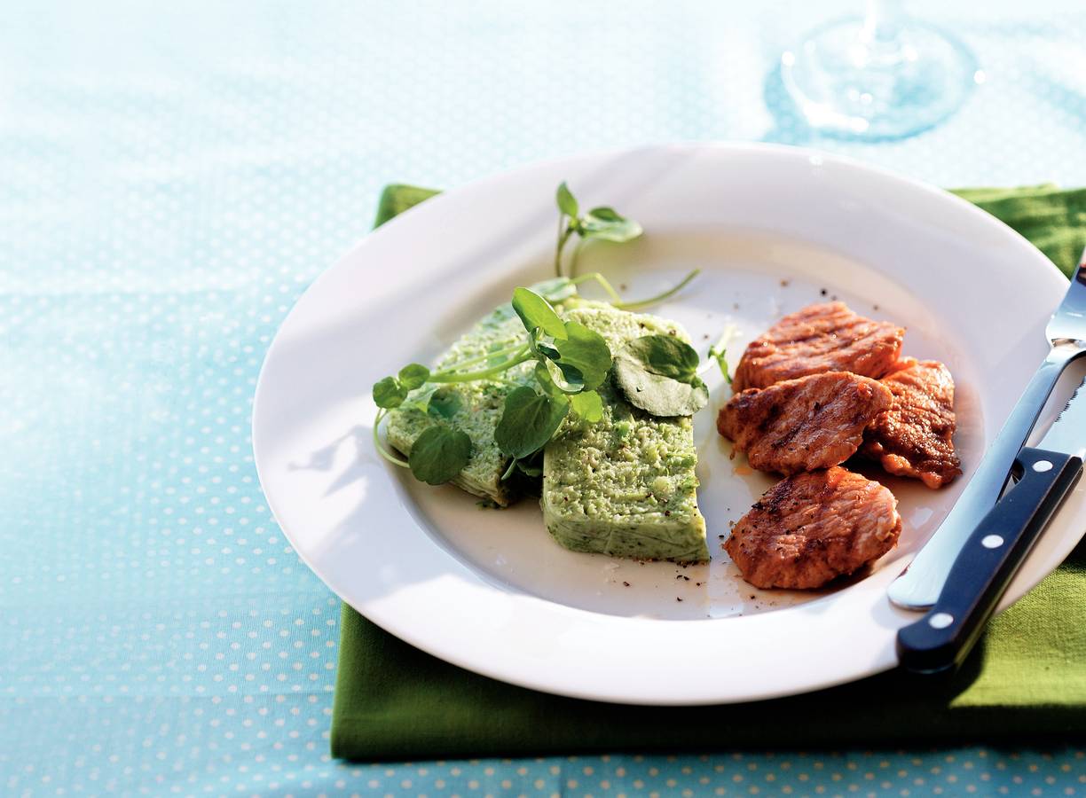 Broccoliterrine met yoghurt en gegrilde varkenshaas