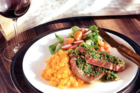Zoete puree met gegrilde ribeye en chimichurri