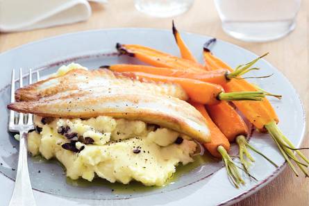 Gebakken tilapiafilet met bos peen