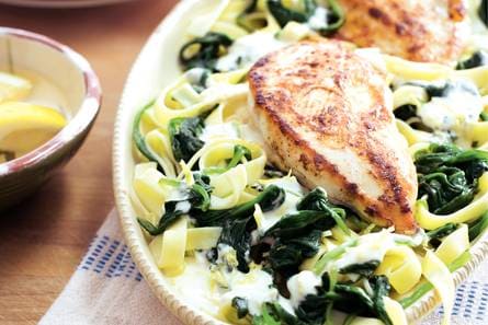 Tagliatelle met kipfilet in citroen-roomsaus