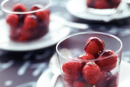 Fragole al vino rosso