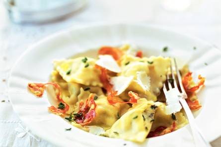 Ravioli met aardappel-pecorinovulling