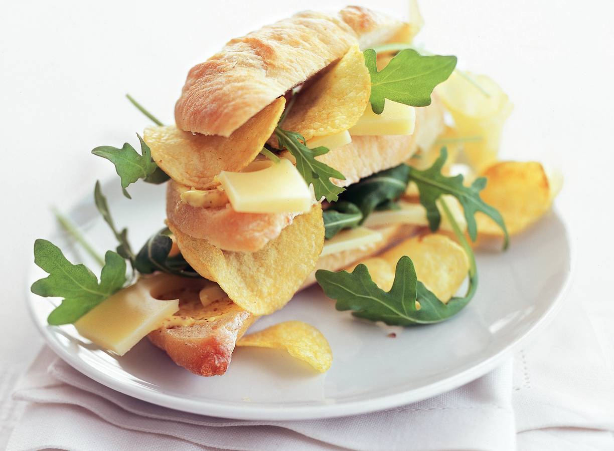 Dubbeldekker met kaas en chips