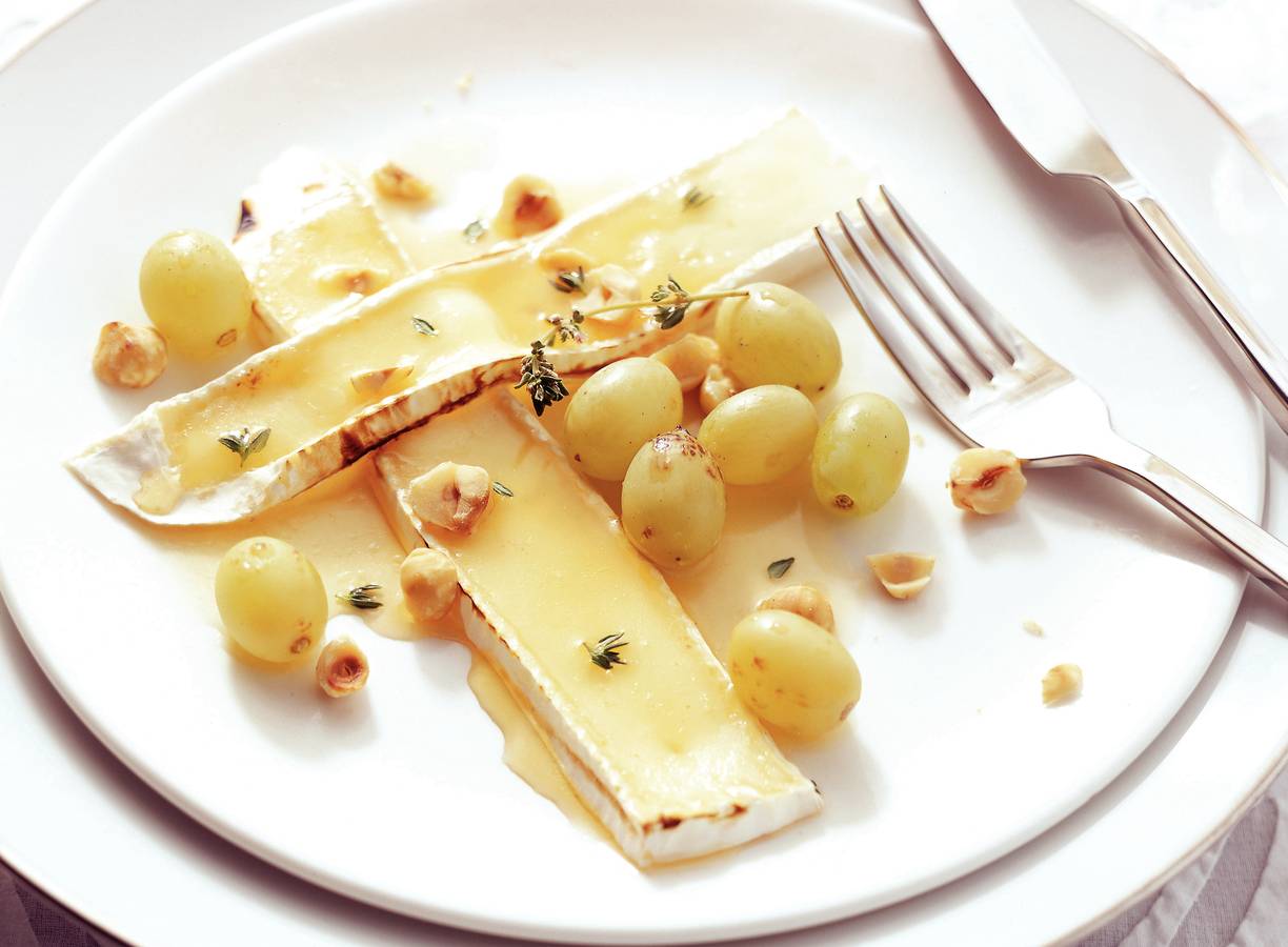 Brie met tijmhoning en druiven