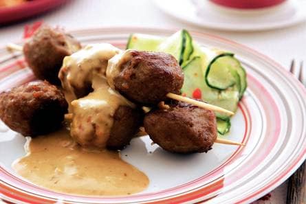 Gehaktballetjes met satésaus