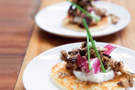 Blini's met paddenstoelenkaviaar
