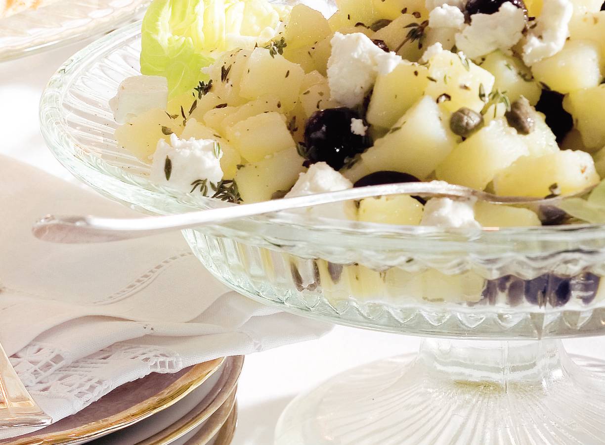 Griekse aardappelsalade met olijven & witte kaas