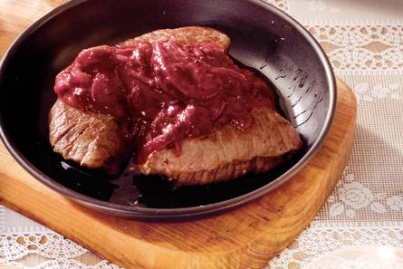 Hertenbiefstukjes met cranberrycompote