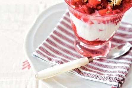 Yoghurt met appel-frambozencompote