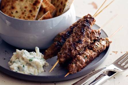 Indiase gehaktspiesen met appel-yoghurtdip